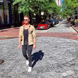 Meet your Posher, Aaron